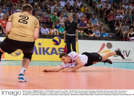 08.06.2014, Porsche Arena, Stuttgart Volleyball, World League 2014, Deutschland vs. Frankreich Markus Steuerwald ( 2 GER), Abwehr Christian Fromm ( 1 GER)