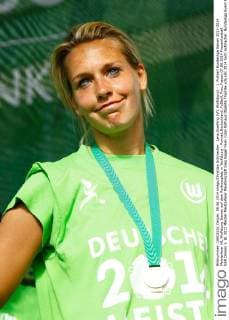 Lena Goeßling (VfL Wolfsburg) - 1. Fußball Bundesliga Saison 2013-2014 Meisterfeier VfL Wolfsburg Damen auf dem Rathausplatz in Wolfsburg - Portrait,Deutschland, Fußball, Frau,Frauen,07.06.2014