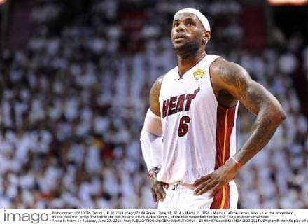 June 10, 2014 - Miami, FL, USA - Miami s LeBron James looks up at the scoreboard as the Heat trail in the first half of the San Antonio Spurs during Game 3 of the NBA Basketball Herren USA Finals at AmericanAirlines Arena in Miami on Tuesday, June 10, 2014. Heat - ZUMAm67