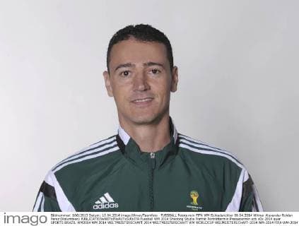 FUSSBALL Fototermin FIFA WM Schiedsrichter 09.04.2014 Wilmar Alexander Roldan Perez (Kolumbien)