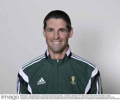 FUSSBALL Fototermin FIFA WM Schiedsrichter 09.04.2014 Peter O LEARY (Australien)