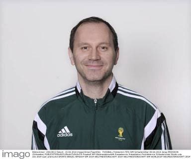 FUSSBALL Fototermin FIFA WM Schiedsrichter 09.04.2014 Jonas ERIKSSON (Schweden)