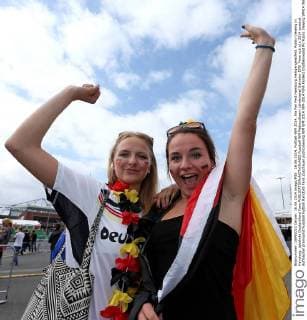 16.06.2014, Fußball-WM 2014, Kia Fan Fest Hamburg Heiligengeistfeld. Public-Viewing in Hamburg. jubelnde Deutschland Fans 