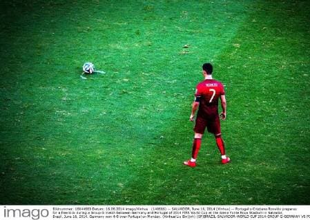 (140616) -- SALVADOR, June 16, 2014 (Xinhua) -- Portugal s Cristiano Ronaldo prepares for a free kick during a Group G match between Germany and Portugal of 2014 FIFA World Cup at the Arena Fonte Nova Stadium in Salvador, Brazil, June 16, 2014. Germany won 4-0 over Portugal on Monday. (Xinhua Liu Bin)(rh) (SP)BRAZIL-SALVADOR-WORLD CUP 2014-GROUP G-GERMANY VS PORTUGAL 