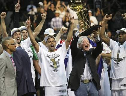 June 15, 2014 - San Antonio, TEXAS, USA - San Antonio Spurs Marco Belinelli, Tony Parker, Peter Holt, Kawhi Leonard and others celebrate after defeating the Miami Heat in Game 5 of the 2014 NBA Basketball Herren USA Finals Sunday June 15, 2014 at the AT&T Center. The Spurs won 104-87. Texas News - June 15, 2014 - ZUMAa27
