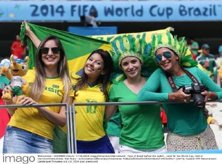 Fans of Brazil before the match , valid for the World Cup, held in the Corinthians Arena. Sao Paulo - x(3)xCaetanoxBarreirax xFotoarenax  (24471)