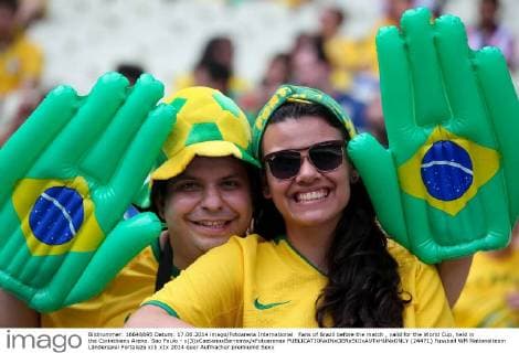 Fans of Brazil before the match , valid for the World Cup, held in the Corinthians Arena. Sao Paulo - x(3)xCaetanoxBarreirax xFotoarenax  (24471)