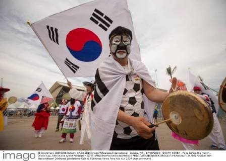 Cuiaba, MT - 17 06 2014: SOUTH KOREA - Fans before the match - World Cup, held at the Arena Pantanal - x(725)xMarceloxMachadoxdexMelox x  (24700)