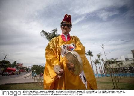 Cuiaba, MT - 17 06 2014: SOUTH KOREA - Fans before the match - World Cup, held at the Arena Pantanal - x(725)xMarceloxMachadoxdexMelox x  (24700)
