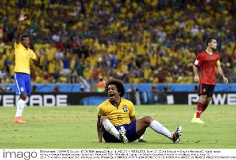 (140617) -- FORTALEZA, June 17, 2014 (Xinhua) -- Brazil s Marcelo (C, front) reacts during a Group A match between Brazil and Mexico of 2014 FIFA World Cup at the Estadio Castelao Stadium in Fortaleza, Brazil, June 17, 2014. The match concluded 0-0. (Xinhua Lui Siu Wai)(xzj) (SP)BRAZIL-FORTALEZA-WORLD CUP 2014-GROUP A-BRAZIL VS MEXICO 