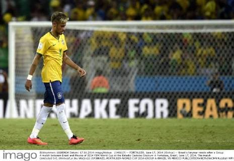 (140617) -- FORTALEZA, June 17, 2014 (Xinhua) -- Brazil s Neymar reacts after a Group A match between Brazil and Mexico of 2014 FIFA World Cup at the Estadio Castelao Stadium in Fortaleza, Brazil, June 17, 2014. The match concluded 0-0. (Xinhua Lui Siu Wai)(xzj) (SP)BRAZIL-FORTALEZA-WORLD CUP 2014-GROUP A-BRAZIL VS MEXICO 