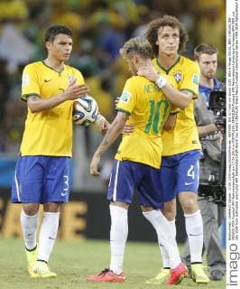 NEYMAR, Bra 10 Trost von David LUIZ, BRA 4 Thiago SILVA, BRA 3 BRASILIEN - MEXIKO FIFA Fussball WM Weltmeisterschaft am 17.06.2014 in FORTALEZA, BRASILIEN