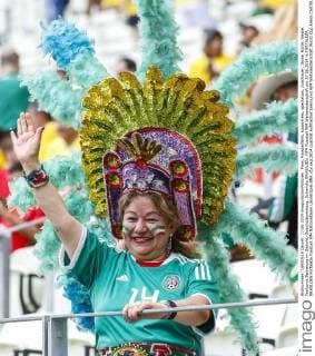 Fans, Fussballfans, supporters, spectators, Zuschauer, Jacke, Kutte, Weste, Fankurve Bemalung im Gesicht, Gesichtsbemalung, Schminke BRASILIEN. FIFA Fussball WM Weltmeisterschaft am 17.06.2014 in FORTALEZA, BRASILIEN