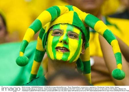 Fans, Fussballfans, supporters, spectators, Zuschauer, Jacke, Kutte, Weste, Fankurve Bemalung im Gesicht, Gesichtsbemalung, Schminke BRASILIEN FIFA Fussball WM Weltmeisterschaft am 17.06.2014 in FORTALEZA, BRASILIEN