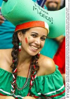 Fans, Fussballfans, supporters, spectators, Zuschauer, Jacke, Kutte, Weste, Fankurve Bemalung im Gesicht, Gesichtsbemalung, Schminke junge hübsche Frau, Maedchen, sexy, aufreizend, Figur, hübsch, lacht, attraktiv, MEXIKO 0-0 FIFA Fussball WM Weltmeisterschaft am 17.06.2014 in FORTALEZA