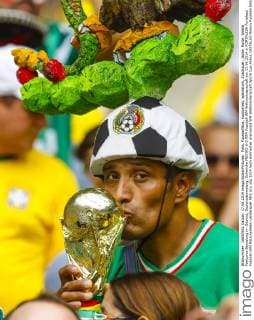 Fans, Fussballfans, supporters, spectators, Zuschauer, Jacke, Kutte, Weste, Fankurve Bemalung im Gesicht, Gesichtsbemalung, Schminke MEXIKO 0-0 FIFA Fussball WM Weltmeisterschaft am 17.06.2014 in FORTALEZA