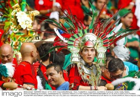 Fans, Fussballfans, supporters, spectators, Zuschauer, Jacke, Kutte, Weste, Fankurve Bemalung im Gesicht, Gesichtsbemalung, Schminke MEXIKO 0-0 FIFA Fussball WM Weltmeisterschaft am 17.06.2014 in FORTALEZA