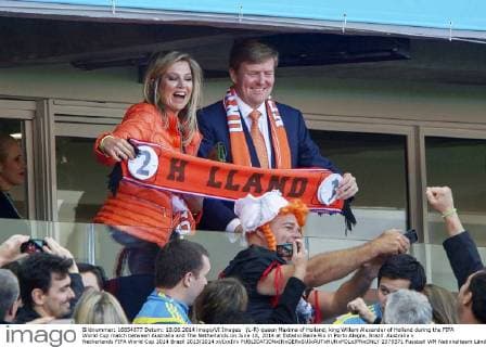 (L-R) queen Maxima of Holland, king Willem Alexander of Holland during the FIFA World Cup match between Australia and The Netherlands on June 18, 2014 at Estadio Beira Rio in Porto Alegre, Brazil. Australia v Netherlands FIFA World Cup 2014 Brazil 2013 2014 xVIxxIVx 2379371