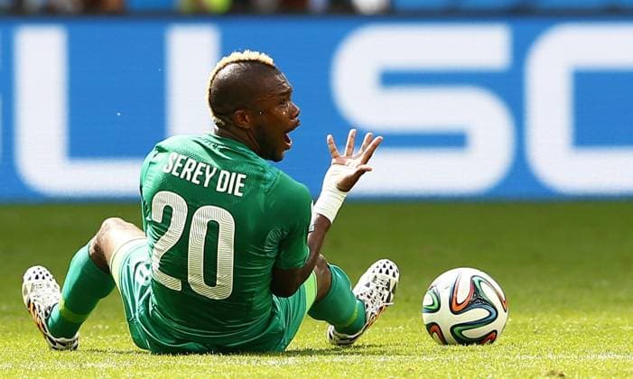 (140619) -- BRASILIA, June 19, 2014 (Xinhua) -- Cote d Ivoire s Geoffroy Serey Die reacts after falling during a Group C match between Colombia and Cote d Ivoire of 2014 FIFA World Cup at the Estadio Nacional Stadium in Brasilia, Brazil, June 19, 2014.(Xinhua Liu Bin)(rh) (SP)BRAZIL-BRASILIA-WORLD CUP 2014-GROUP C-COLOMBIA VS COTE D IVOIRE 