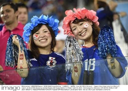 (140619) -- NATAL, June 19, 2014 (Xinhua) -- Japan s fans cheer prior to a Group C match of 2014 FIFA World Cup at the Estadio das Dunas Stadium in Natal June 19, 2014. (Xinhua Lui Siu Wai)(xzj) (SP) NATAL-WORLD CUP 2014-GROUP C 