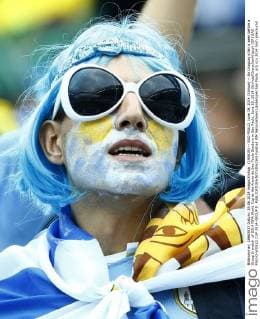 (140619) -- SAO PAULO, June 19, 2014 (Xinhua) -- An Uruguay s fan is seen before a Group D match of 2014 FIFA World Cup at the Arena de Sao Paulo Stadium in Sao Paulo, June 19, 2014.(Xinhua ChenxJianli)(pcy) (SP) SAO PAULO-WORLD CUP 2014-GROUP D 