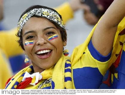 (140620) -- CURITIBA, June 20, 2014 (Xinhua) -- A fan of Ecuador poses ahead of a Group E match of 2014 FIFA World Cup at the Arena da Baixada Stadium in Curitiba, June 20, 2014. 