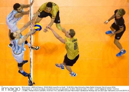 20.06.2014, Max Schmeling Halle, Berlin Volleyball, World League 2014, Deutschland vs. Argentinien Block Doppelblock Jose Luis Gonzalez ( 10 ARG), Sebastian Sole ( 11 ARG) - Angriff Sebastian Kühner Kuehner ( 5 GER), Michael Andrei ( 18 GER), Ferdinand Tille ( 12 GER)