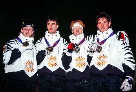 SKISPRINGEN, OLYMPISCHE WINTERSPIELE 1994 IN LILLEHAMMER Jens Weissflog, Hansjoerg Jaeckle, Dieter Thoma und Christoph Duffner praesentieren ihre Goldmedaillen FOTO (C): WEREK Pressebildagentur xxNOxMODELxRELEASExx