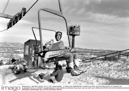 OLYMPISCHE WINTERSPIELE 1988 IN CALGARY Jens Weissflog (DDR) im Sessellift am 13.08.1988 FOTO (C): WEREK Pressebildagentur xxNOxMODELxRELEASExx