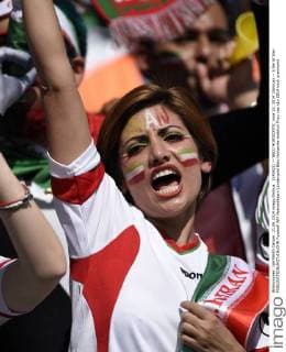 (140621) -- BELO HORIZONTE, June 21, 2014 (Xinhua) -- A fan of Iran 