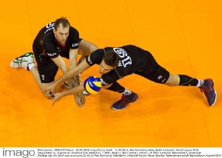 21.06.2014, Max Schmeling Halle, Berlin Volleyball, World League 2014, Deutschland vs. Argentinien Annahme Dirk Westphal ( 7 GER), Bjoern Björn Höhne Höhne ( 19 GER)