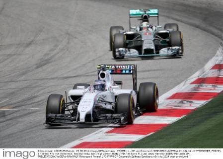 FORMEL 1 - GP von Österreich SPIELBERG,AUSTRIA,22.JUN.14 - MOTORSPORT, FORMEL 1 - Grand Prix von Österreich, Red Bull Ring. Bild zeigt Valtteri Bottas (FIN Williams F1) und Lewis Hamilton (GBR Mercedes GP). 