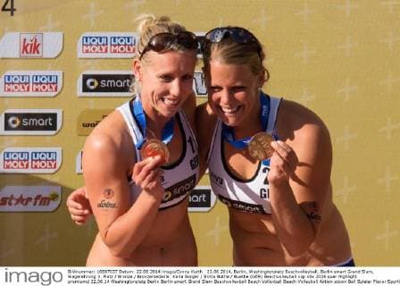 22.06.2014, Berlin, Washingtonplatz Beachvolleyball, Berlin smart Grand Slam, Siegerehrung 3. Platz Bronze Bronzemedaille: Karla Borger Britta Büthe Buethe (GER)