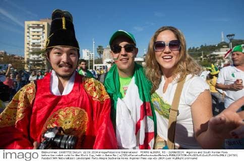 PORTO ALEGRE, RS - 22 06 2014: Algerian and South Korean Fans before the match valid for the World Cup, held in Beira Rio ( x(725)xMarceloxMachadoxdexMelox x  (24713)