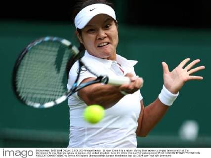 Li Na of China hits a return during their women s singles tennis match at the Wimbledon Tennis Championships, in London, the United Kingdom, June 23, 2014. (Xinhua MengxYongmin) (SP)UK-LONDON-TENNIS-WIMBLEDON 