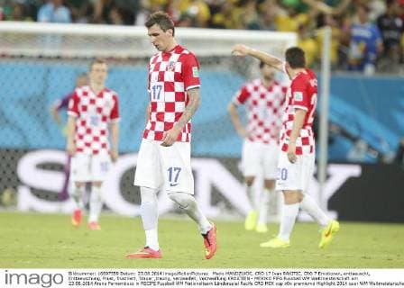 Mario MANDZUKIC, CRO 17 Ivan RAKITIC, CRO 7 Emotionen, enttaeuscht, Enttaeuschung, Frust, frustriert, Trauer ,traurig, verzweifelt, Verzweiflung KROATIEN - MEXIKO FIFA Fussball WM Weltmeisterschaft am 23.06.2014 Arena Pernambuco in RECIFE
