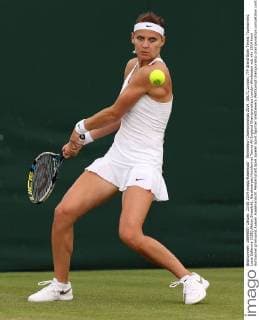 Wimbledon Championships 2014, AELTC,London, ITF Grand Slam Tennis Tournament, Lucie Safarova (CZE),Aktion,Einzelbild, Ganzkoerper,Hochformat