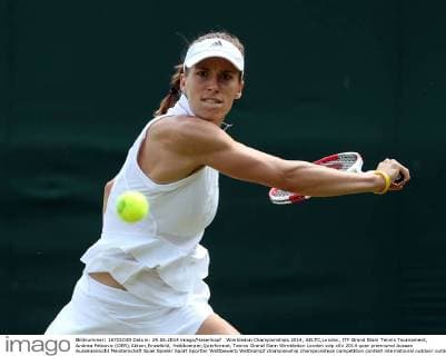 Wimbledon Championships 2014, AELTC,London, ITF Grand Slam Tennis Tournament, Andrea Petkovic (GER),Aktion,Einzelbild, Halbkoerper,Querformat,