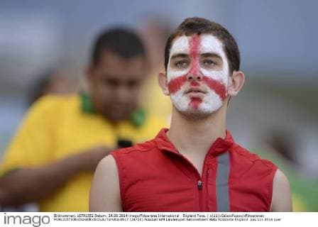 England Fans. ( x(11)xCelsoxPupox xFotoarenax  (24720)
