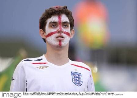 England Fans. ( x(11)xCelsoxPupox xFotoarenax  (24720)
