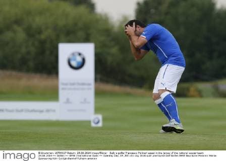 Italy s golfer Francesco Molinari upset in the jersey of the national soccer team 24.06.2014 --- Golfen --- BMW International Open --- Opening Day, EP_JSE