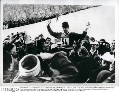 Olympia, Historie, Olympische Winterspiele 1964 in Innsbruck Feb. 02, 1964 - Gold Medal for Kankkonen Of Finland. Veikko Kankkonen of Finland won a gold medal in the Special ski Jump in the Winter Olympics at Innsbruck. OPS: Veikko Kankkonen is cheered after his last jump which brought him victory.  - ZUMAk09