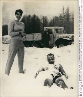 Feb. 02, 1956 - Sofia Loren Looks In At The Winter Olympics Matches A Friend Have A snow Bath: Popular Italian screen star Sofia Loren was one of the very popular visitors to the winter Olympic Games at Cortina d Ampezze.  - ZUMAk09
