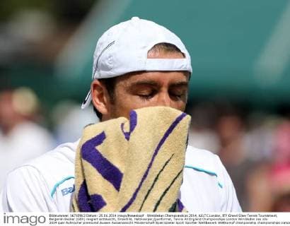 Wimbledon Championships 2014, AELTC,London, ITF Grand Slam Tennis Tournament, Benjamin Becker (GER) reagiert enttäuscht, Einzelbild, Halbkoerper,Querformat,