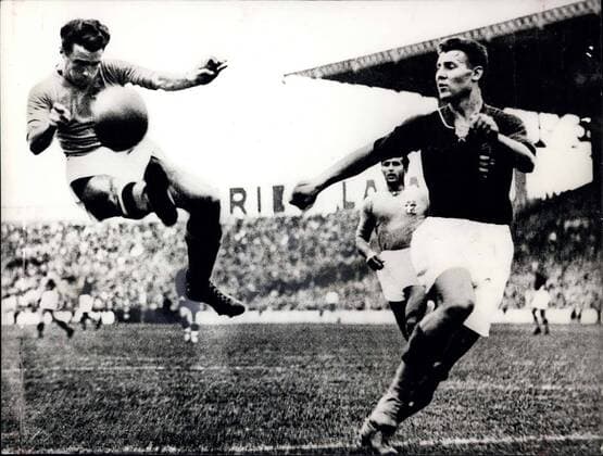 Jun. 19, 1938 - World Cup 1938: Italy v Hungary. Photo shows the moment when Italian player Alfredo Foni (L) executes a back-flip.  - ZUMAk09