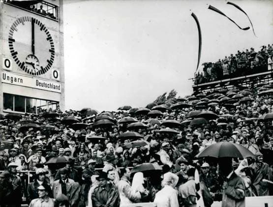 Fußball, Frauen EM 2025, Sportstätte, Stadion Wankdorf in Bern Jul. 04, 1954 - Big surprises in the world-championship of football in Switzerland: At Bern Germany became worldchampion by a sensational victory over Hungary by 3:2 goals. Photo shows The Wankdorf-stadion in Bern, where the final match took place, was filled to the last place hours before the match began. Almost 70 000 spectators waiting for the big event were convinced that the Hungarian team would easily win.  - ZUMAk09