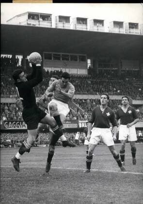 Jun. 17, 1954 - Football World s Cup: Switzerland Beats Italy by 2 to 1. And incident of the game before the swiss gate, Swiss Goalee Eugene Parlier stops the ball.  - ZUMAk09