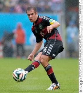 FUSSBALL WM 2014 VORRUNDE GRUPPE G in Recife USA - Deutschland 26.06.2014 Philipp Lahm (Deutschland) am Ball