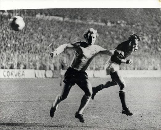 Oct. 13, 1971 - England Beat Switzerland Photo Shows:- Kinzli of Switerland (on right), beats Bobby Moore, of England, to the ball to score Switerland s Seond Geal, During Wednesday night s Nations Cup Match in Rasle, Which England Won 2-3  - ZUMAk09