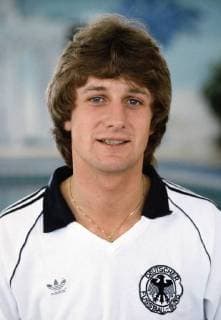 Fussball Fototermin Deutsche Nationalmannschaft in Frankfurt 01.03.1982 Frank MILL (Deutschland) FOTO: WEREK Pressebildagentur xxNOxMODELxRELEASExx